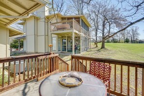 Outdoor dining - Tan-Tar-A Estates Margaritaville Golf Course Home (Osage Beach)