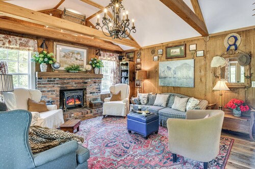 Quaint Couple's Cottage in Warsaw Countryside