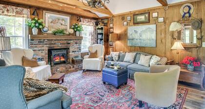 Quaint Couple's Cottage in Warsaw Countryside