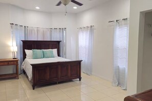 2 bedrooms, iron/ironing board, WiFi, bed sheets - Charming 2BR Retreat with Garden (Bodden Town)