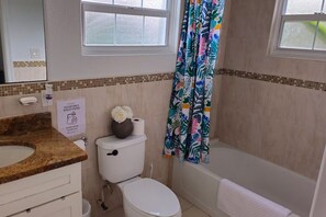 Towels, soap, toilet paper - Charming 2BR Retreat with Garden (Bodden Town)