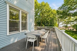 Outdoor dining - 3 Mins to York Beach | Large Deck | Water View (York)