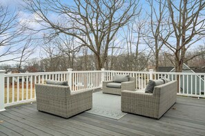 Terrace/patio - 3 Mins to York Beach | Large Deck | Water View (York)