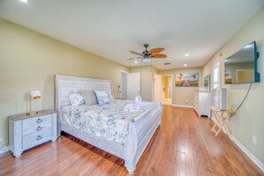 Room - Cape Villa w Heated Saltwater Pool-Private Dock-Gulf Access (Cape Coral)