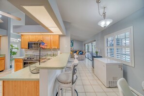 Private kitchen - Cape Villa w Heated Saltwater Pool-Private Dock-Gulf Access (Cape Coral)