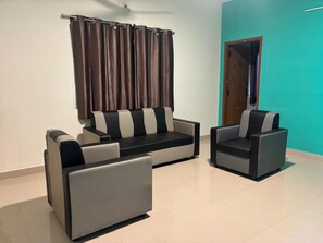Deluxe Villa | Interior - Thamira Residency (Yercaud)