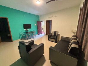 Deluxe Villa | Living area - Thamira Residency (Yercaud)