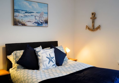 The Ivies - 5 Bedroom Property - Tenby