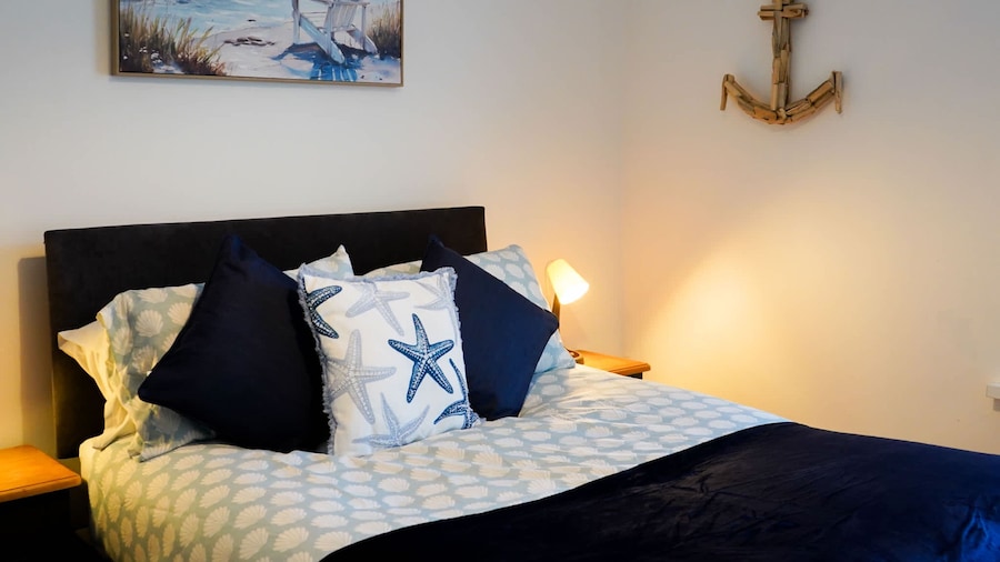 The Ivies - 5 Bedroom Property - Tenby