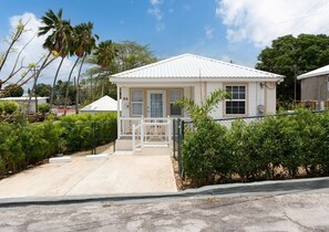 Exterior - Modern Family Friendly 2-Bedroom Villa in Prime Location (Bridgetown)