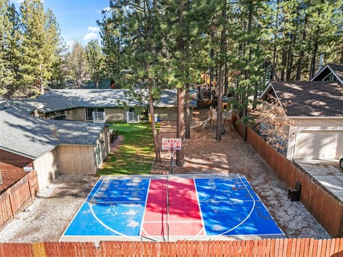 Indoor Pool, Game Rm, Pickleball, Spa, Bbq, Petok