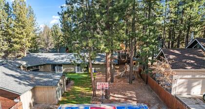 Indoor Pool, Game Rm, Pickleball, Spa, Bbq, Petok