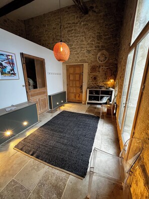 Interior - Charming village house with garden (Rognes)