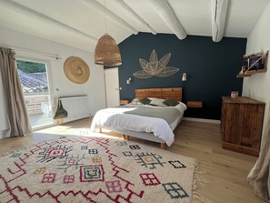3 bedrooms, iron/ironing board, WiFi, bed sheets - Charming village house with garden (Rognes)