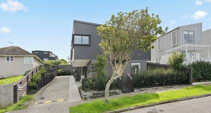 3BDR Award Winning Home in peaceful cul de sac