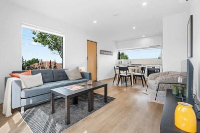 3BDR Award Winning Home in peaceful cul de sac
