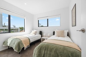 3 bedrooms, Internet, bed sheets - 3BDR Award Winning Home in peaceful cul de sac (Auckland)