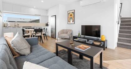 3BDR Award Winning Home in peaceful cul de sac