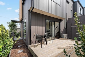 Terrace/patio - 3BDR Award Winning Home in peaceful cul de sac (Auckland)