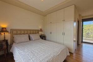 4 chambres, fer et planche à repasser, Wi-Fi gratuit, draps fournis
