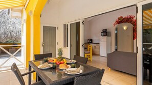 Outdoor dining - Villa Trupial - Fontein Resort, Dual-unit villa (Bisento)