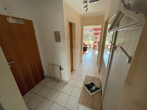 Interior - Vacation apartment "Auszeit" in Hooksiel - ground floor, dog-friendly accommodation with terrace, garden and two bedrooms in a quiet, central location. (Hooksiel)