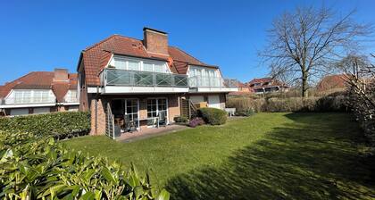 Vacation apartment "Auszeit" in Hooksiel - ground floor, dog-friendly accommodation with terrace, garden and two bedrooms in a quiet, central location.