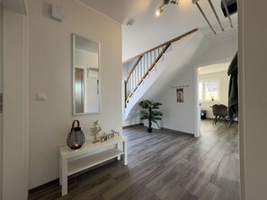Interior - Modern vacation home on the Wangermeer with large garden, own playground and ideal for families, couples and dog lovers. (Wangerland)