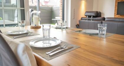 Stylishly furnished semi-detached house directly on the Wangermeer with garden, terrace, modern furnishings and dog-friendly - ideal for your North Sea vacation in Hohenkirchen.