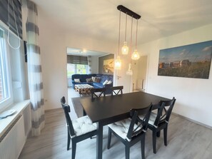 Dining - Modern renovated vacation home in Hooksiel with garden, three bedrooms, two bathrooms and quiet location near the beach - ideal for families and friends. (Hooksiel)
