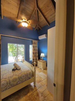 2 bedrooms, iron/ironing board, free WiFi, bed sheets - Tropical Carabas Villa in Grace Bay Beach (Grace Bay)