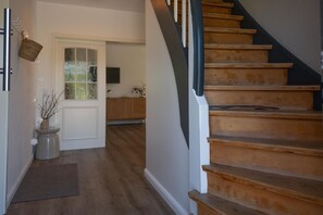 Interior - Detached vacation home with large, fenced garden, wood-burning stove, three bedrooms and quiet location near the North Sea - ideal for families and dog owners. (Wangerland)
