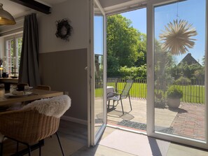Dining - Detached vacation home with large, fenced garden, wood-burning stove, three bedrooms and quiet location near the North Sea - ideal for families and dog owners. (Wangerland)