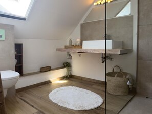 Hair dryer - Detached vacation home with large, fenced garden, wood-burning stove, three bedrooms and quiet location near the North Sea - ideal for families and dog owners. (Wangerland)