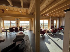 Interior - Vacations right on the water - the stylish Haus Sina on the Wangermeer offers comfort, views and plenty of space for families and friends. (Wangerland)