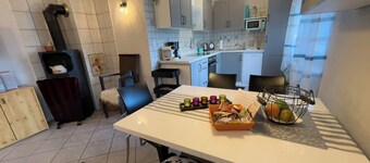 Cozy first floor apartment in Tengshausen with fireplace, terrace, garden and two bedrooms - ideal for families and couples, just a few minutes from the dyke.