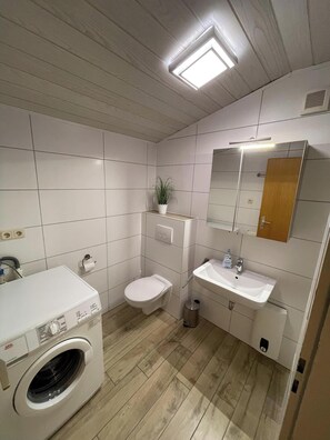 Shower, hair dryer - Cozy vacation bungalow near the beach - Haus Willi in Schillig offers relaxation, comfort and ideal conditions for families and dog owners. (Schillig)