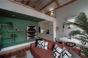 Living area - Vrbo Property (Porto)