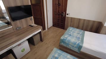 Standard Twin Room, 2 Single Beds, City View | Desk, laptop workspace, soundproofing, free WiFi