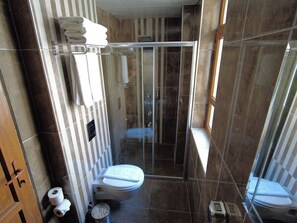 Standard Twin Room, 2 Twin Beds, City View | Bathroom - Oscar Boutique Hotel (Antalya)