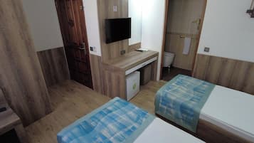 Chambre Standard avec lits jumeaux, 2 lits une place, vue ville | Bureau, espace de travail pour ordinateur portable