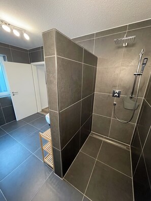 Hair dryer - Modern bungalow directly on the Wangermeer with fenced garden, wooden sauna, two bathrooms, fully equipped kitchen - ideal for families, couples and vacations with dogs. (Wangerland)