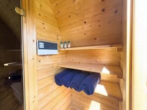 Sauna - Modern bungalow directly on the Wangermeer with fenced garden, wooden sauna, two bathrooms, fully equipped kitchen - ideal for families, couples and vacations with dogs. (Wangerland)