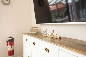 Children’s area - Modern vacation home with garden on the Wangermeer - Mee(h)rzeit offers comfort, style and relaxation for the whole family, including four-legged friends. (Wangerland)