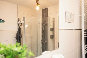 Hair dryer - Modern vacation home with garden on the Wangermeer - Mee(h)rzeit offers comfort, style and relaxation for the whole family, including four-legged friends. (Wangerland)