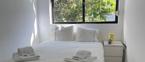 2 bedrooms, iron/ironing board, WiFi, bed sheets