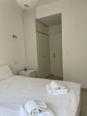 2 bedrooms, iron/ironing board, WiFi, bed sheets - Apartment 'Porto Central Walk' with Balcony and Wi-Fi (Porto)