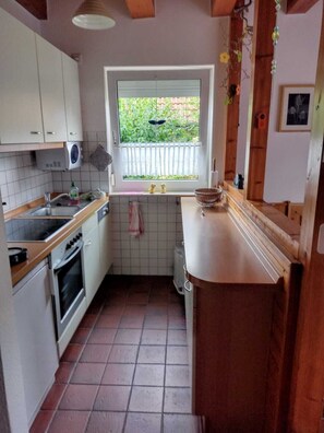 Kaffetrakter/tekoker, kjøleskap, mikrobølgeovn og ovn