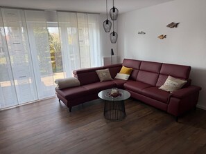 Living area - Haus Segelbär in Hooksiel offers modern comfort, a quiet location behind the dyke and space for the whole family - perfect for a relaxing North Sea vacation. (Hooksiel)
