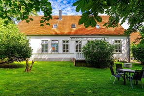 Outdoor dining - Old pastorate Wiefels (Wangerland)
